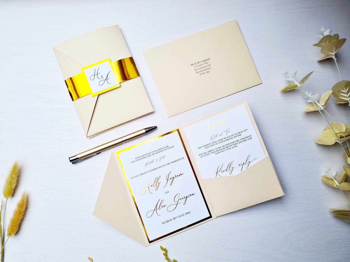 Wedding Invitation Trends for 2023: What's Hot and What's Not